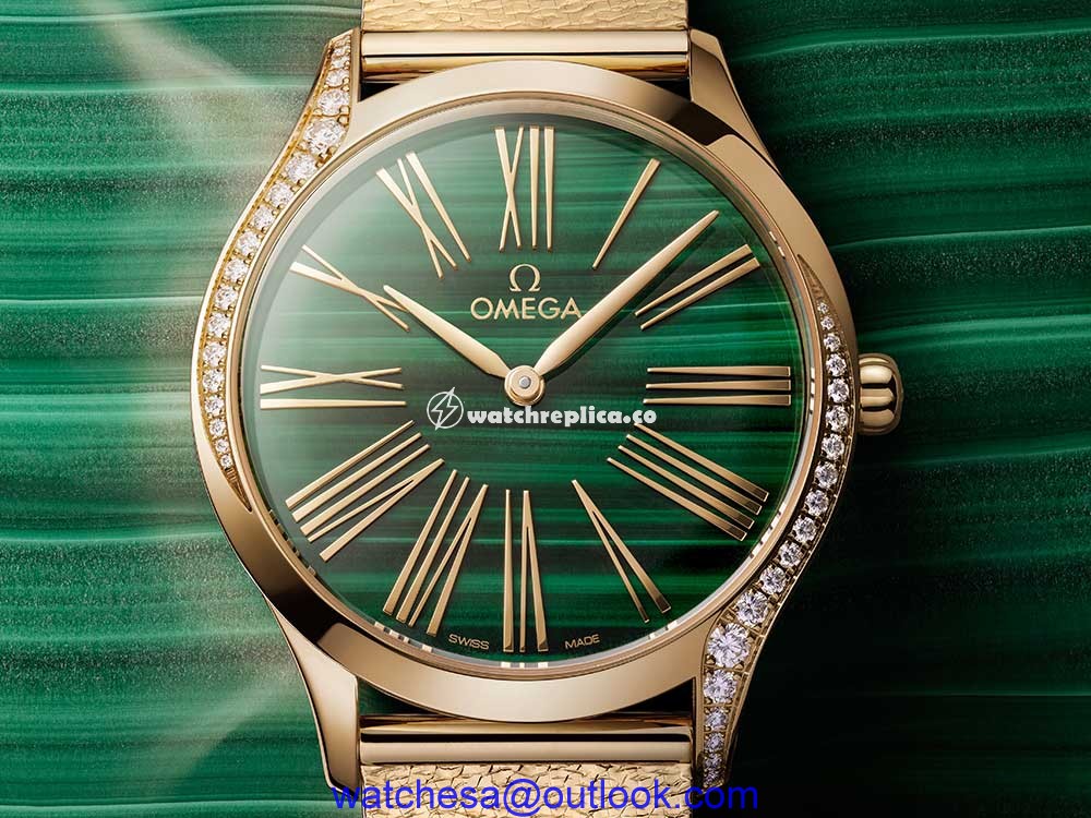 omega de ville tresor malachite 2021 closeup