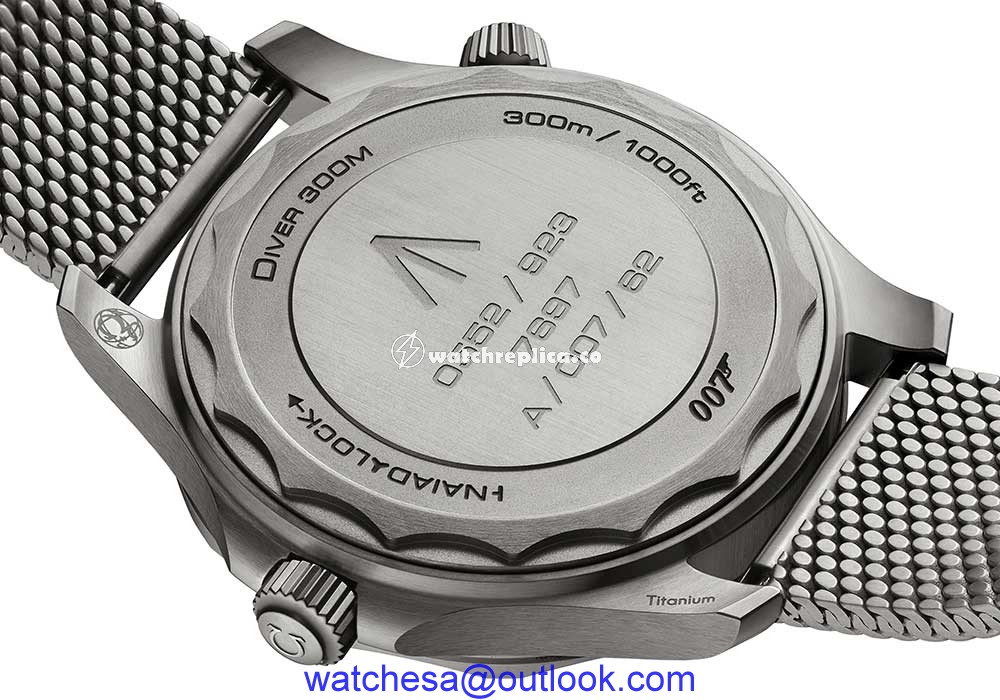 omega seamaster diver 300m 007 caseback