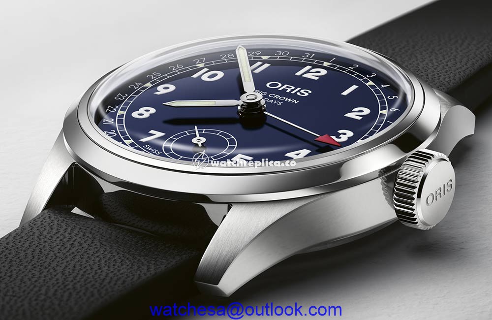 oris big crown pointer date calibre 403 closeup