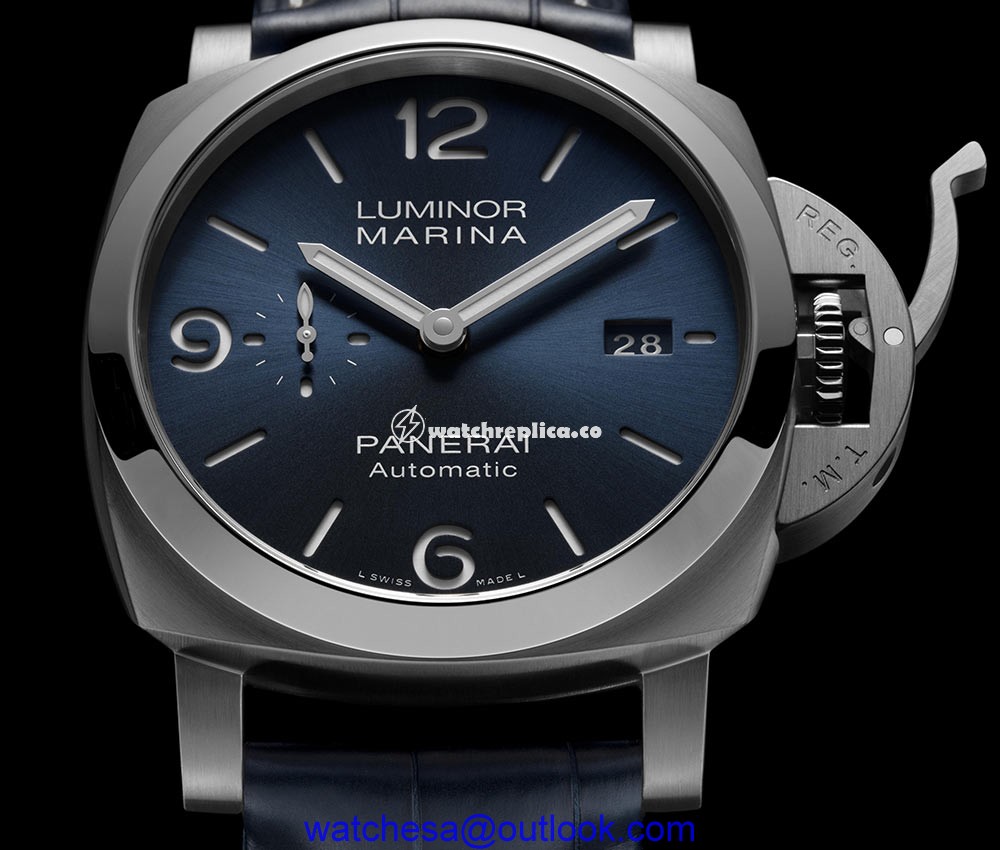 panerai luminor marina pam 01313 dial closeup
