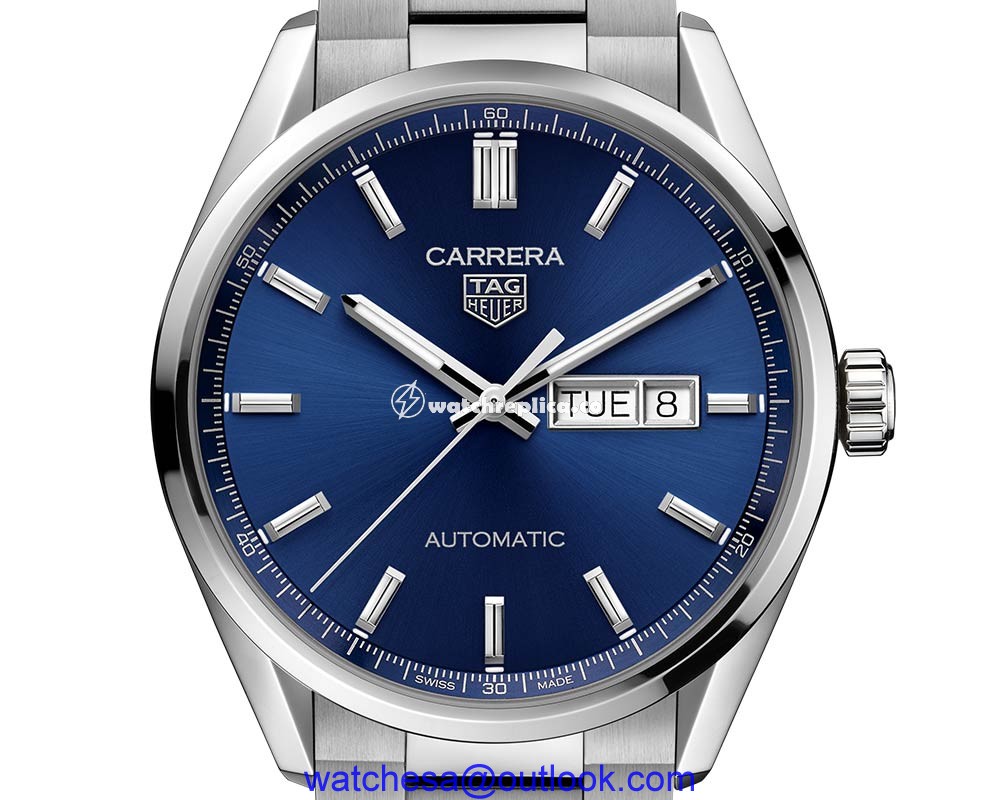 tag heuer carrera twin time date 41 closeup
