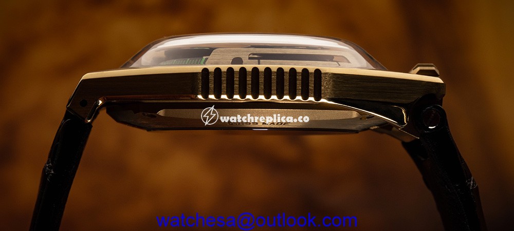 urwerk ur 100 gold profile